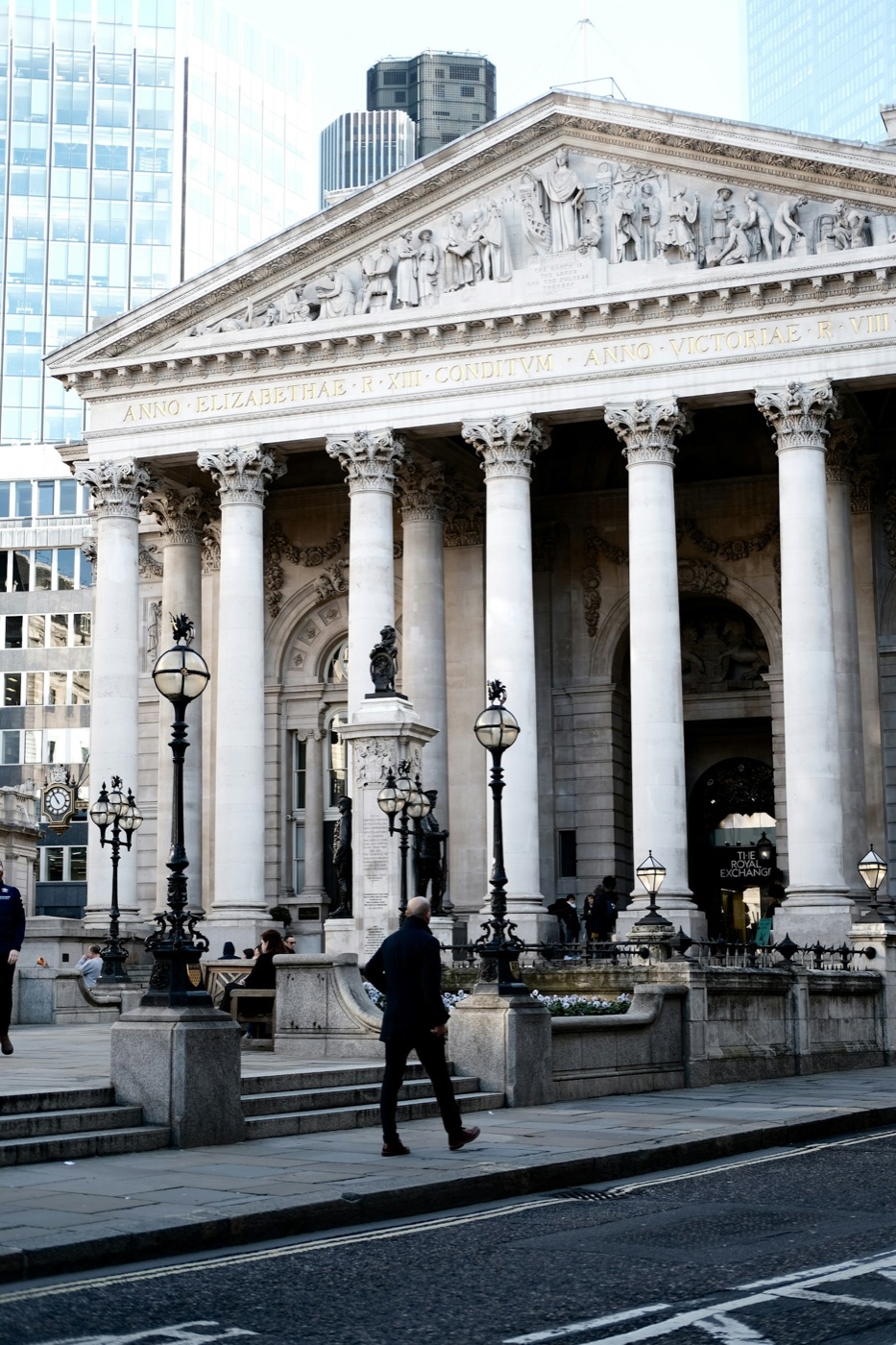 Édifice institutionnel au cœur du quartier financier